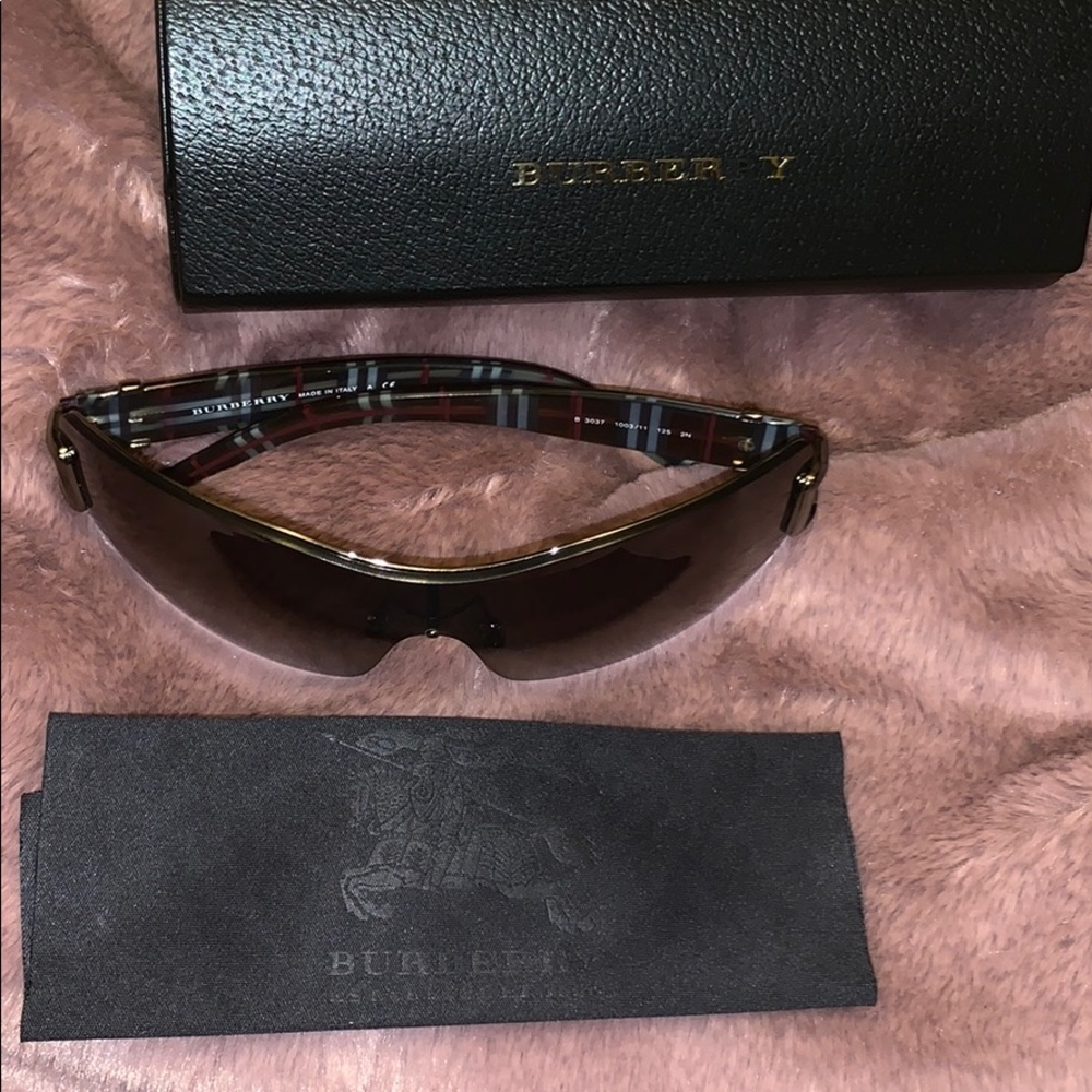 100% authentic BURBERRY sunglasses. - Picture 1 of 8